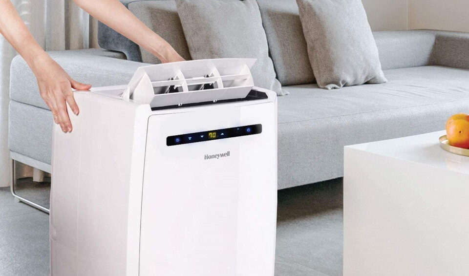 Portable air conditioner fills with water quickly