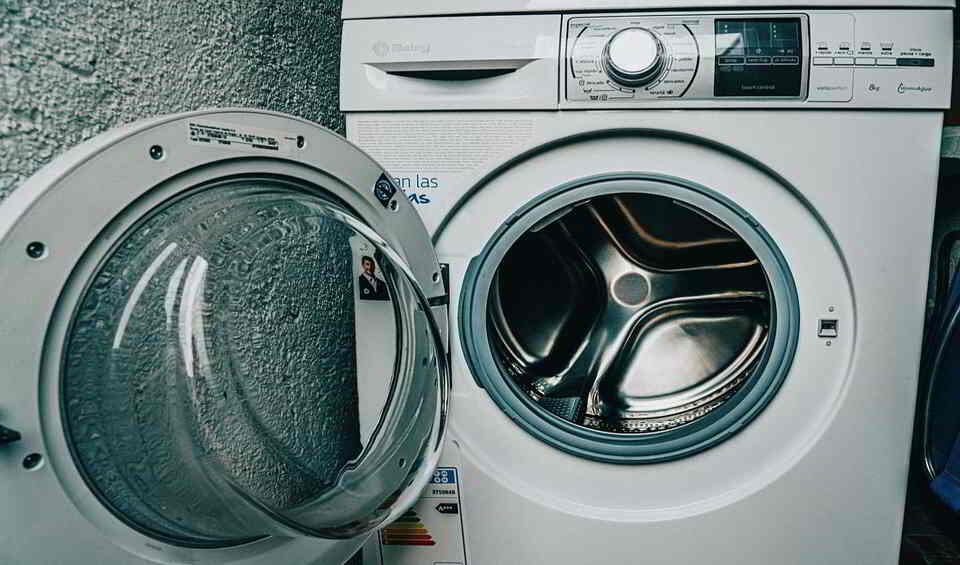 Can shoes be washed in a washing machine?