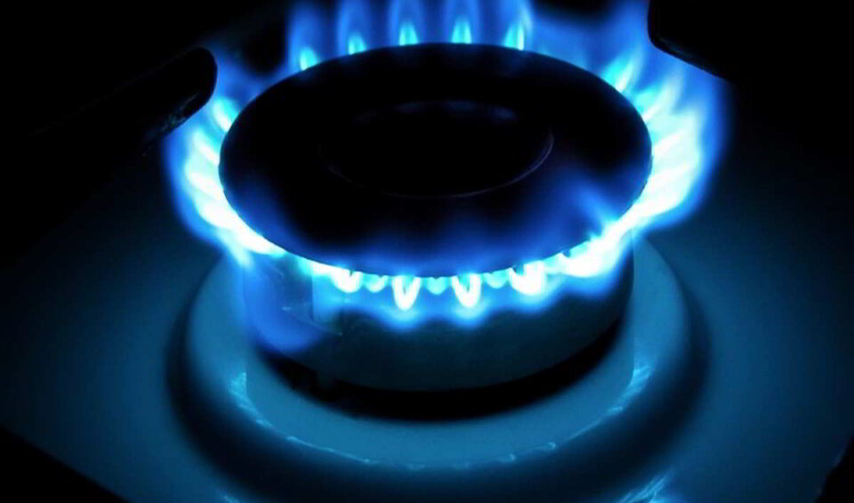 How to clean gas stove burners with baking soda and vinegar